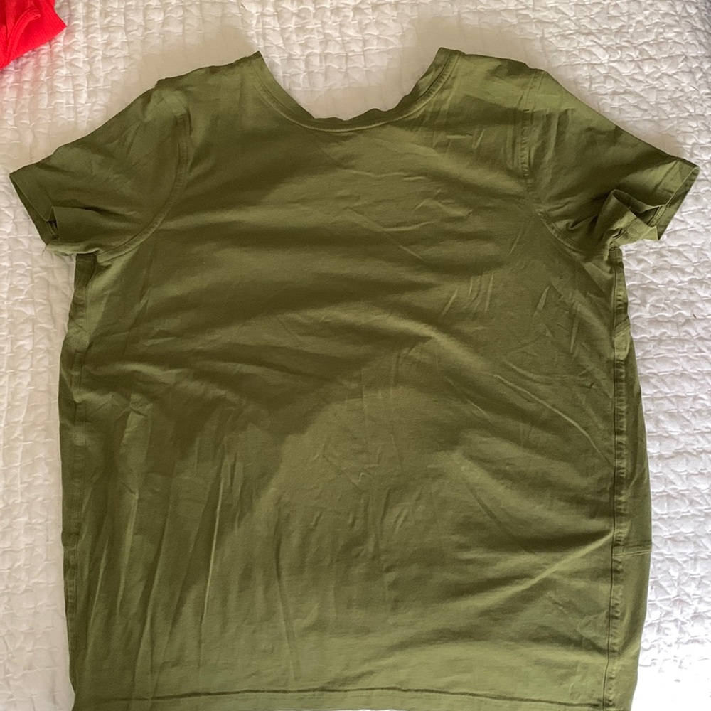 LuLulemon Back in Action cutout tee